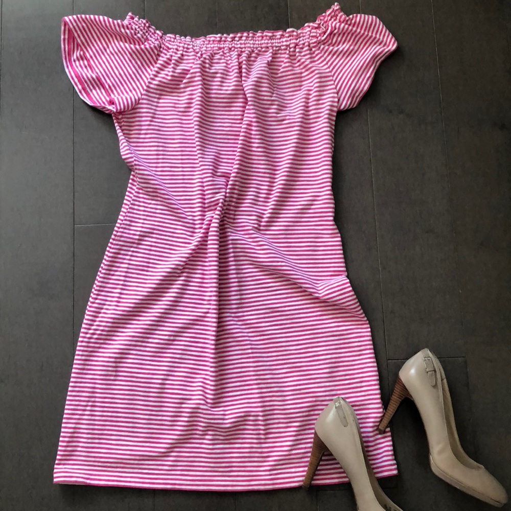 Vineyard Vines off shoulder striped dress. Size XS